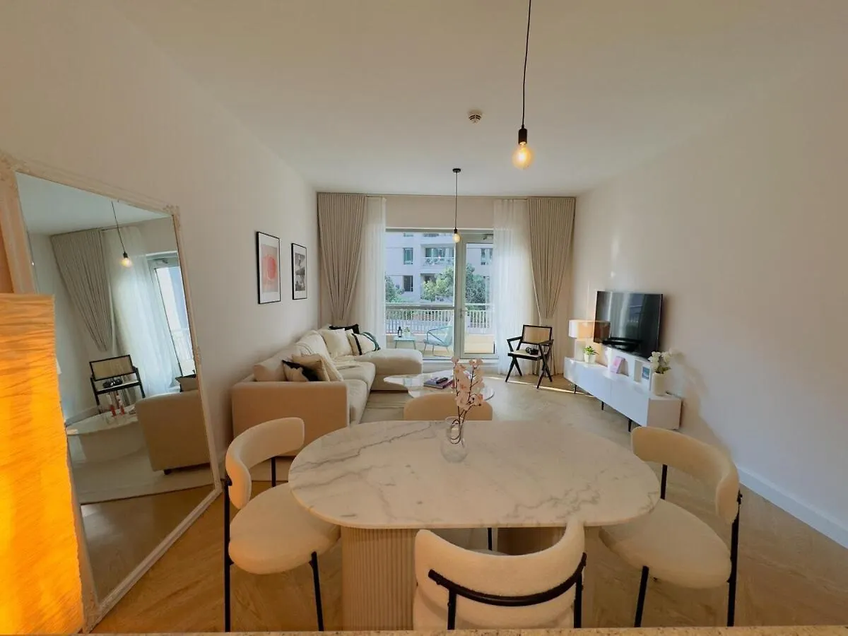 Burj Khalifaview Luxury 1-Bedroom Apartment Dubai