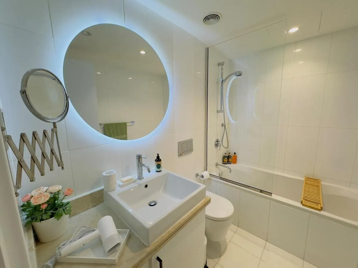 Burj Khalifaview Luxury 1-Bedroom Apartment Dubai